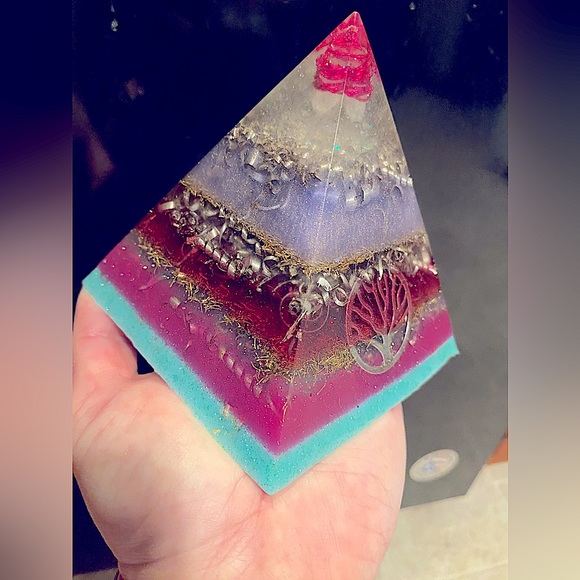 Handcrafted by me, orgonite crystal energy tower! - Picture 2 of 5